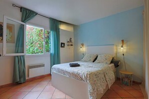 3 bedrooms, iron/ironing board, travel cot, WiFi - Superb elegant house near the sea (Le Pradet)