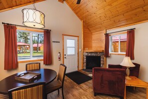 Dining - Suite Cabin in the Mountains (Jasper east)