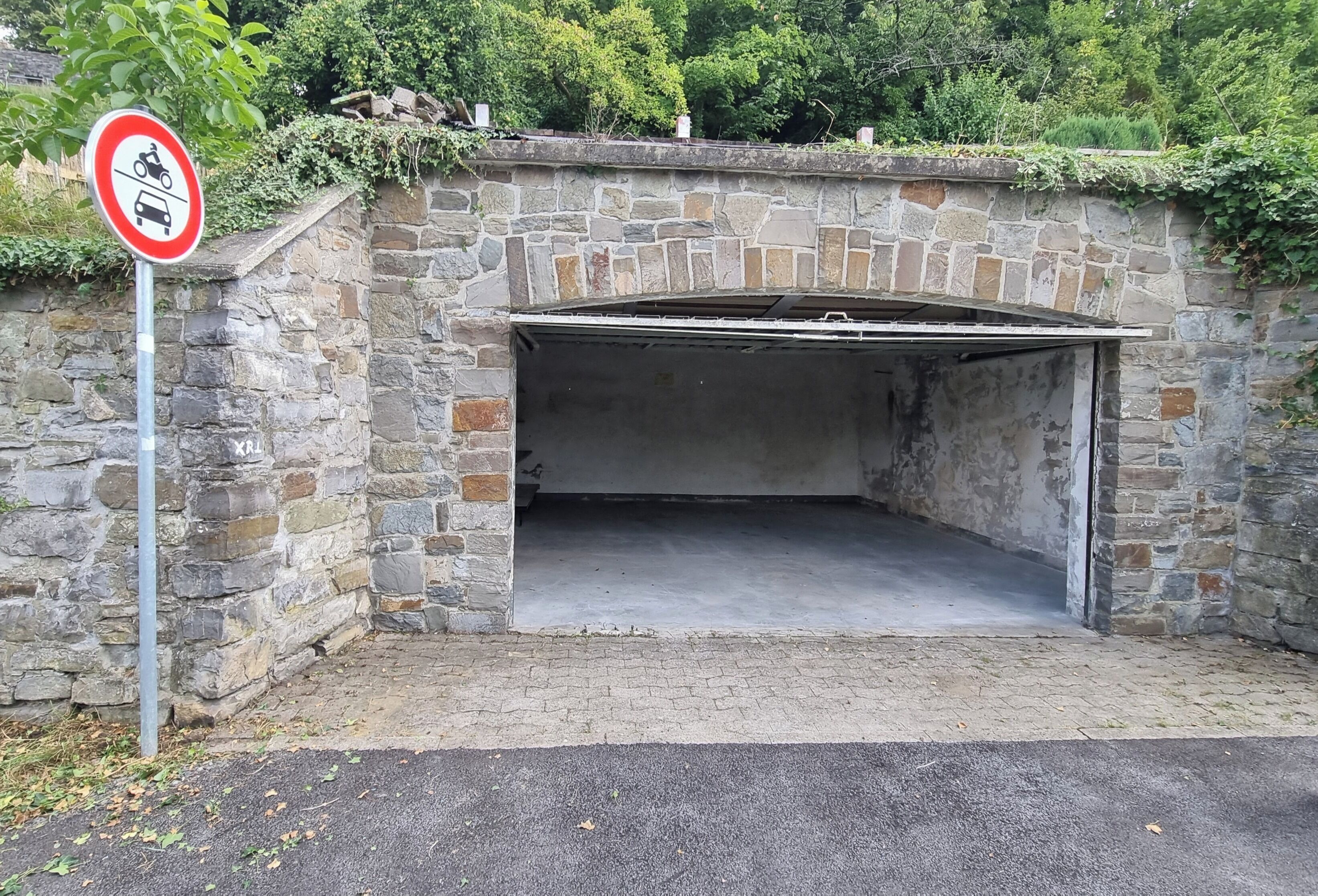 Garage in der Nähe der Unterkunft. Höhe 1,90 Meter