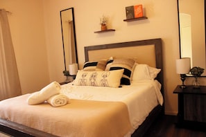 3 habitaciones, tabla de planchar con plancha, wifi y ropa de cama 