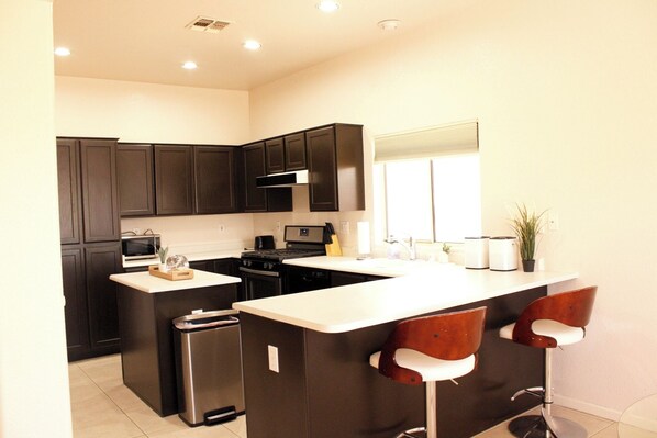 Mikrowelle, Ofen, Herdplatte, Geschirrspüler