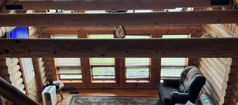 Welcoming log cabin on Keeler Lake - 5 bedrooms for a cozy getaway