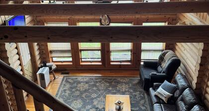 Welcoming log cabin on Keeler Lake - 5 bedrooms for a cozy getaway