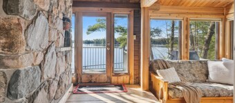 3 bed 1 bath cottage on Lake Rosseau