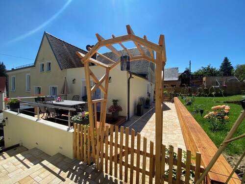 Cozy, modern vacation apartment near Dresden, large terrace & outdoor pool in the village