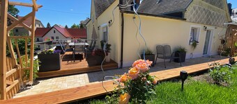Cozy, modern vacation apartment near Dresden, large terrace & outdoor pool in the village