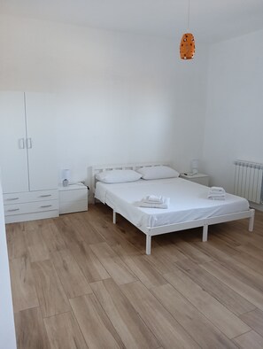 2 bedrooms, bed sheets - Vacation Home "The Two Brothers" (Mazara del Vallo)