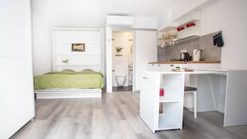 Iron/ironing board, internet, bed sheets