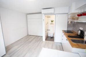 Fridge, stovetop, cookware/dishes/utensils