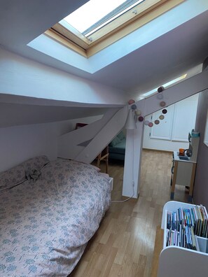 3 bedrooms, iron/ironing board, WiFi, bed sheets - Town house with pool (Marseille)