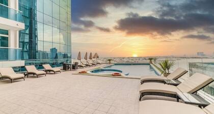 Ensuites Balcony + Pool