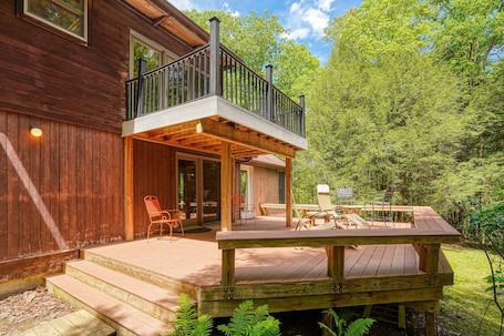 Terrace/patio. Amerine Cliffs in Hocking Hills