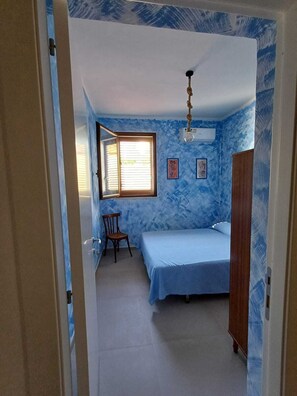 2 bedrooms, bed sheets