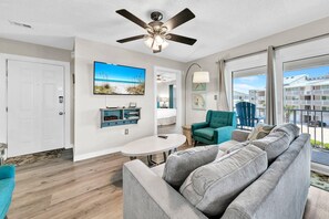 Lejlighed - flere senge (Beachside Villas 831- The Sweet Spot) | Opholdsområde | Tv