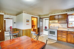 Fridge, microwave, oven, stovetop - Pet Friendly Home on 15 acres - Lake Michigan (Manitowoc)
