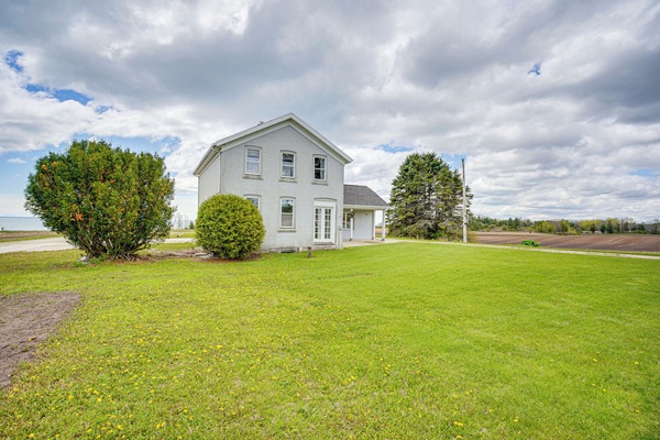 Manitowoc Vacation Rental | 3BR | 1BA | 1,800 Sq Ft | Step-Free Entry