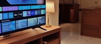 Entire Cozy Luxe 3 BR/ 3 Bath House for Couples and Groups