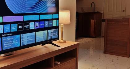 Entire Cozy Luxe 3 BR/ 3 Bath House for Couples and Groups