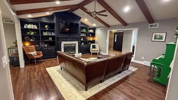 Smart TV, fireplace