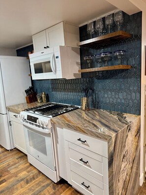 Fridge, microwave, oven, stovetop - Ol' Blu' Downtown (Prescott)