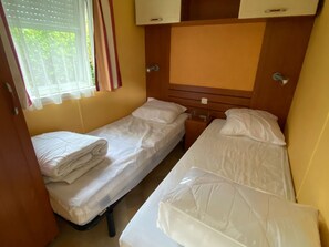 2 bedrooms, travel crib, WiFi