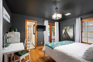 2 bedrooms, desk, iron/ironing board, free WiFi