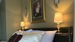 2 soverom, skrivebord, strykejern/-brett og wi-fi
