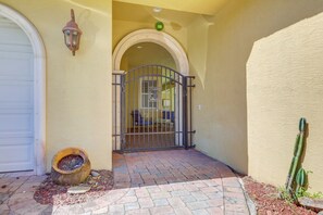 Exterior detail - 5 Mi to Jupiter Beach Park: Poolside Oasis! (Jupiter)