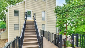 Unclassified image, 5 of 29, button - Main Channel Condo w/ Pool Access in Osage Beach (Osage Beach)