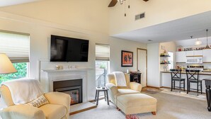 Unclassified image, 3 of 29, button - Main Channel Condo w/ Pool Access in Osage Beach (Osage Beach)