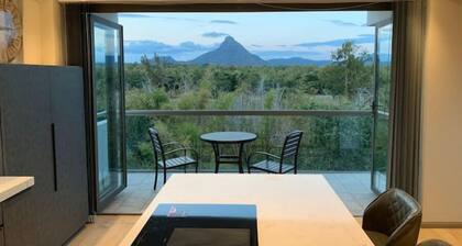 Top floor, Panoramic views, 2 mins from the beach