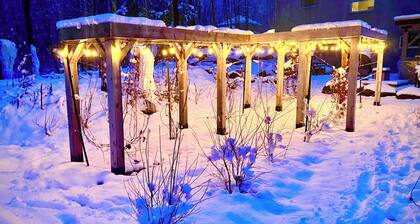 FLEURS Room – Cozy & Eco-Friendly Stay around Mt. Shefford, FLEURS Room – Zen & Nature-Inspired Spac