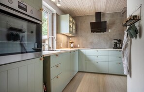 Fridge, dishwasher, coffee/tea maker