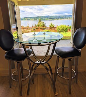 Dining - Amazing Panoramic Water Views, Enjoy Sunsets & Relax in Tacoma area (University Place)