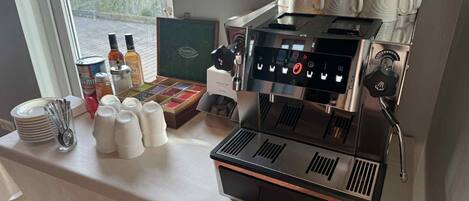 Café da manhã com buffet todos os dias (EUR 18 por pessoa)