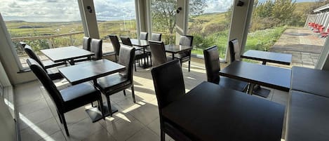Frukostbuffé varje dag (EUR 18 per person)