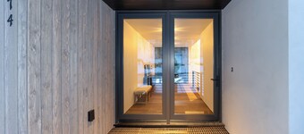 Brand New Mountain Luxury! Amazing Views, Ski In / Ski Out, Sleeps 10