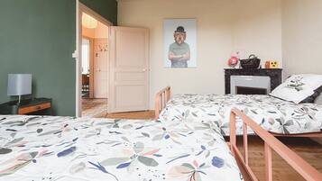 2 chambres, fer et planche à repasser, Wi-Fi, draps fournis