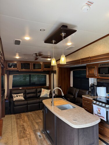 2-bedroom campground in peaceful West Prairie with AC/Heat