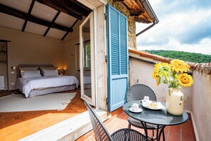 4 quartos, ferros/tábuas de passar roupa, Wi-Fi, roupa de cama