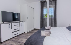 4 bedrooms, travel crib, free WiFi