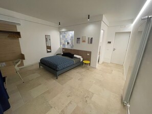 1 bedroom, desk, free WiFi, bed sheets