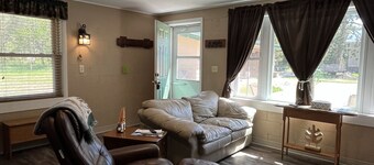 The Bucks Snort is a cozy studio near Castle Rock Lake in Necedah