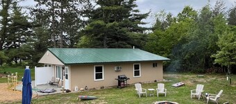 The Bucks Snort is a cozy studio near Castle Rock Lake in Necedah