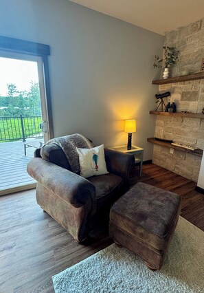 Smart TV, fireplace, video games, ping pong