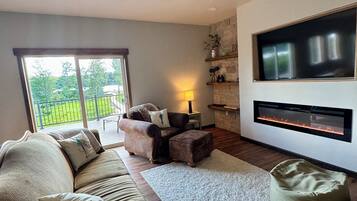 Smart-tv, pejs, videospil, bordtennisbord