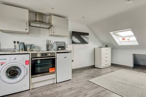 Micro-ondes, four, plaque de cuisson