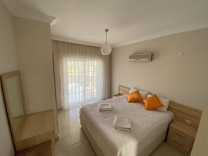 3 Schlafzimmer, Zimmersafe, Bügeleisen/Bügelbrett, Reisekinderbett