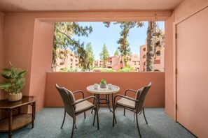 Outdoor dining - CASA MARCO - Anasazi Village - Modern Condo (Phoenix, Arizona)