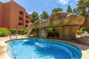 A heated pool - CASA MARCO - Anasazi Village - Modern Condo (Phoenix, Arizona)